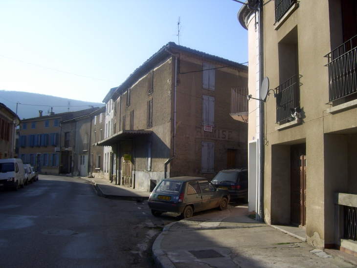 L'avenue Foncirgue - La Bastide-sur-l'Hers