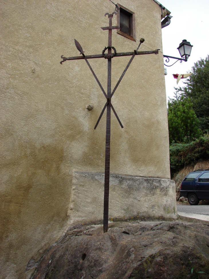 Croix dans le Village - Montségur