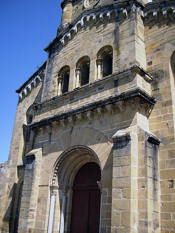 L'entrée de l'église - Oust