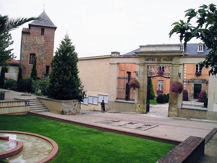 L'hôtel de ville et la porte de Nérian - Pamiers