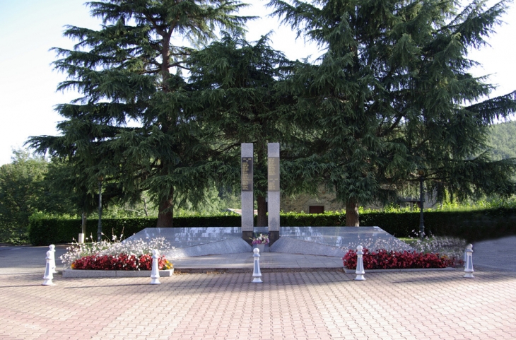 Monument aux Morts - Saint-Paul-de-Jarrat