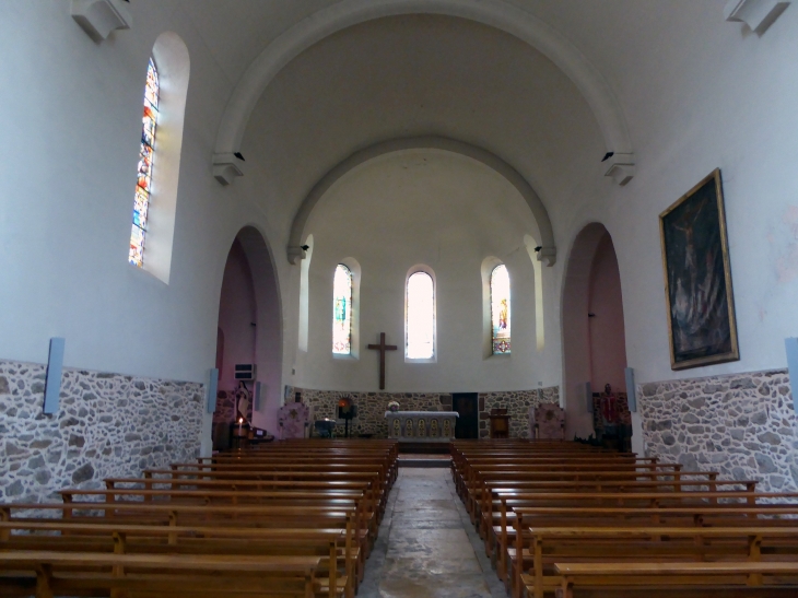 Dans l'église - Almont-les-Junies