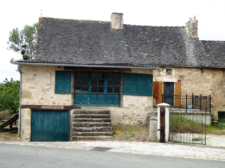 La maison de l'esclopier (sabotier) - Anglars-Saint-Félix