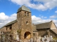 Eglise Saint Jacques de Verlac de style roman, construite à partir de matériaux locaux, schiste pour les murs, basalte, tuf et grès pour les pierres taillèes.
