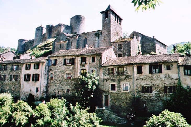 Vue générale du village d'en bas - Brousse-le-Château