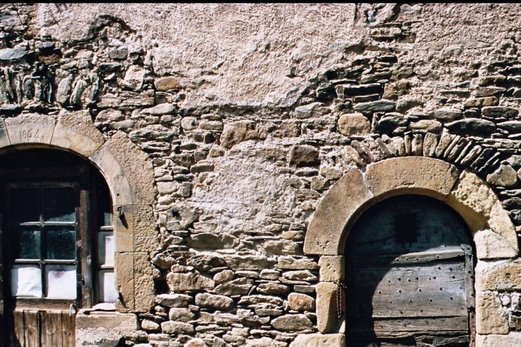 Vieilles portes - Brousse-le-Château