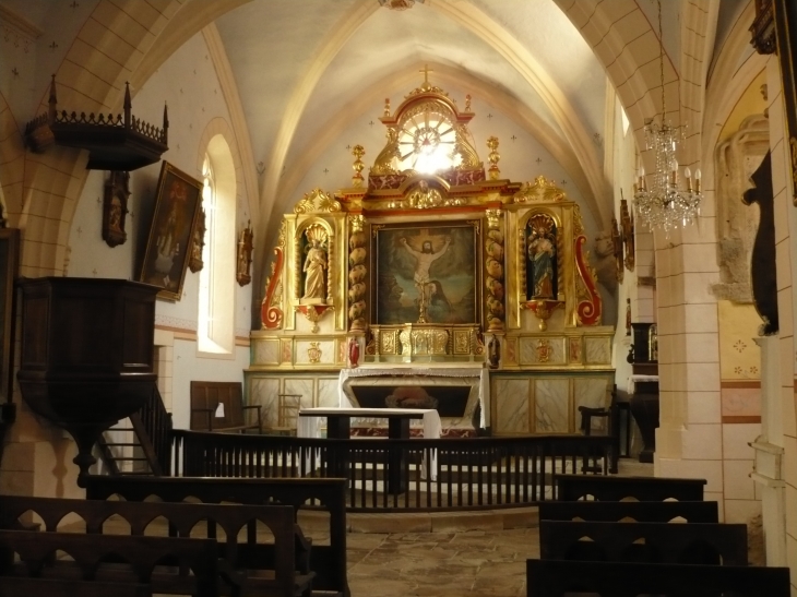 La nef de l'église de Saint Jacques de Compostelle du château. - Brousse-le-Château