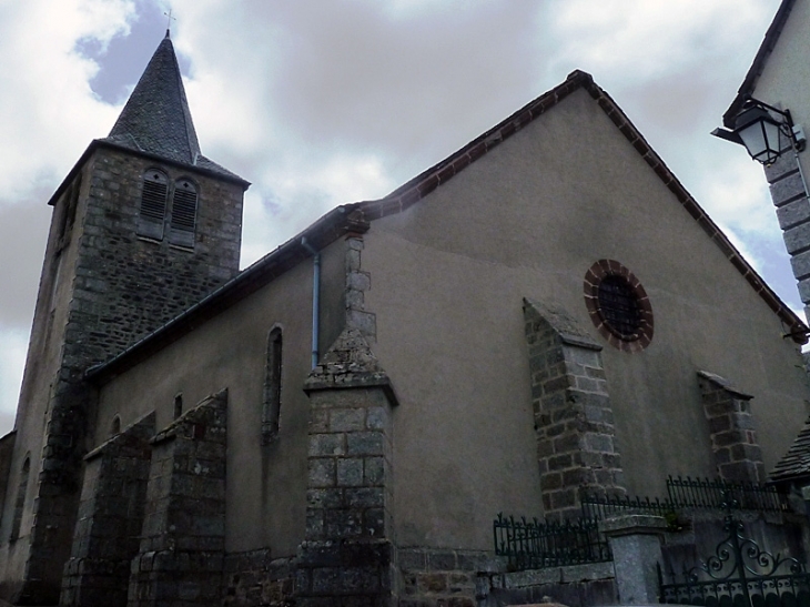 Derrière l'église - Cassuéjouls