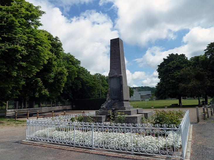 Le monument aux morts - Cassuéjouls