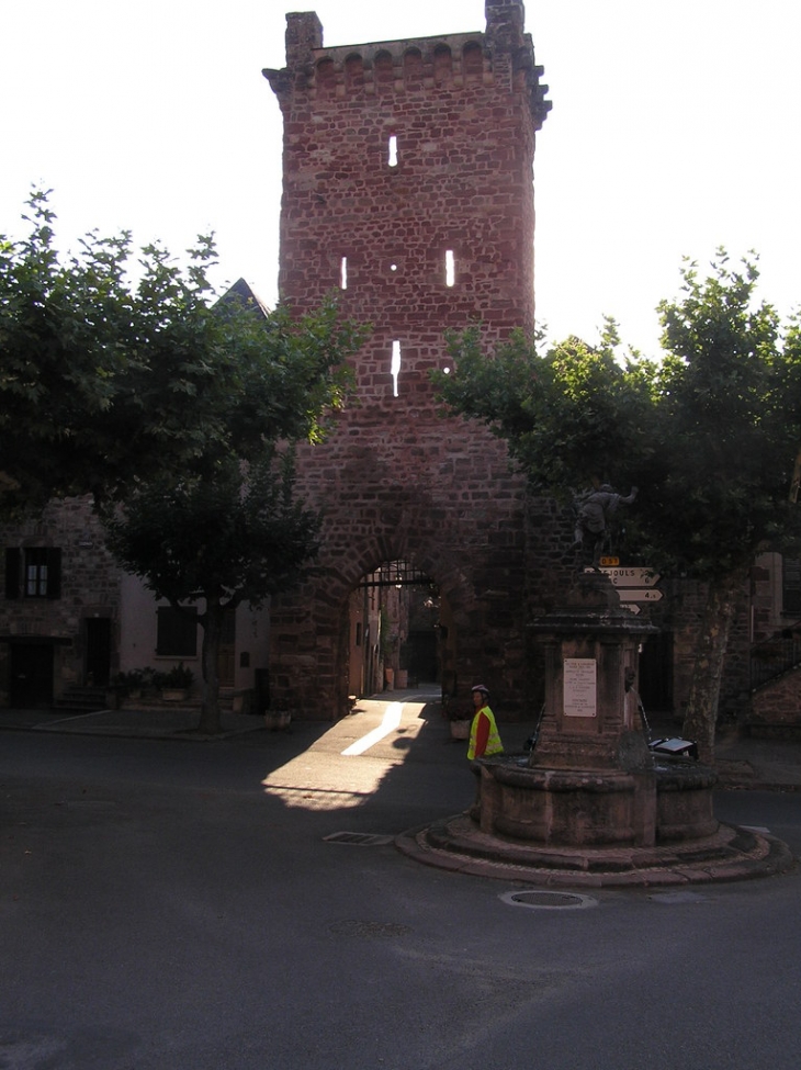 La porte de la ville - Clairvaux-d'Aveyron