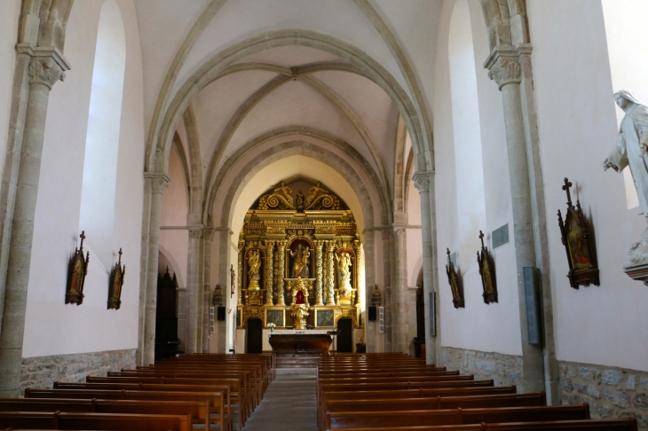 Eglise Notre Dame : la nef vers le choeur. - Comps-la-Grand-Ville