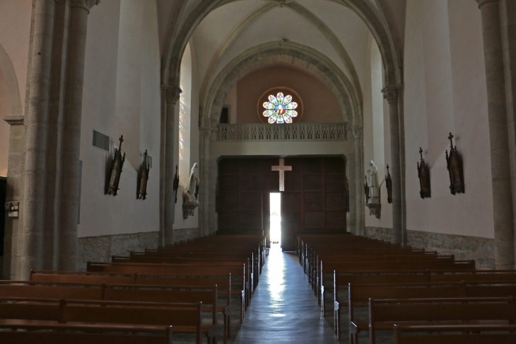 Eglise Notre Dame : la nef vers le portail. - Comps-la-Grand-Ville