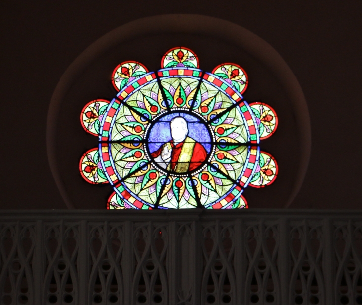 Eglise Notre Dame : rosace du balcon. - Comps-la-Grand-Ville