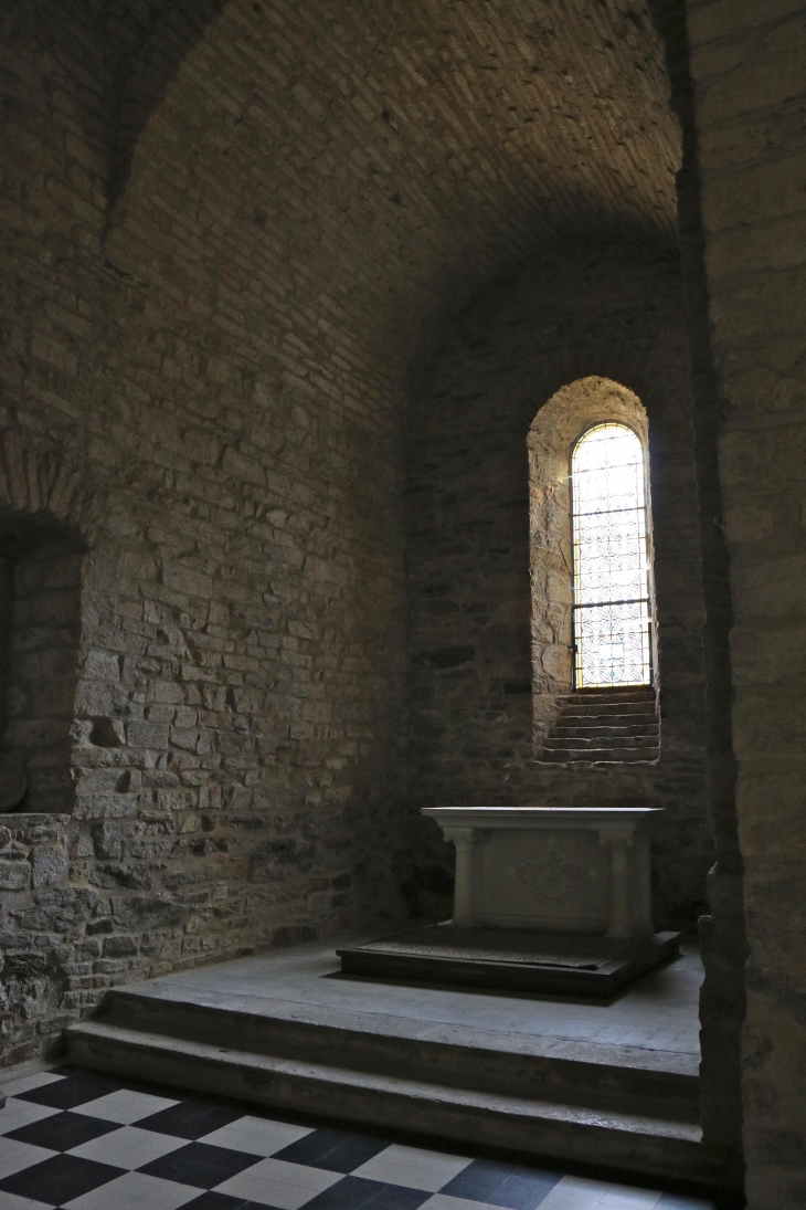 Chapelle latérale gauche de l'église abbatiale de l'abbaye de Bonnecombe. - Comps-la-Grand-Ville