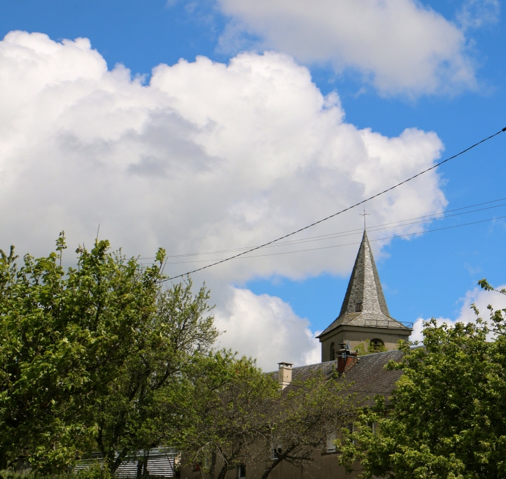 Le-clocher-de-l-eglise-du-hameau-de-salgues - Condom-d'Aubrac