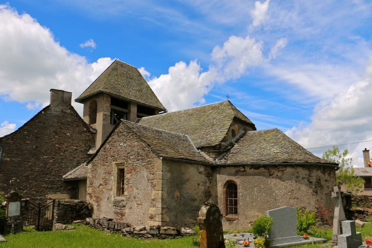 Eglise du hameau d'Aunac. La première citation du village remonte à 1264. - Condom-d'Aubrac