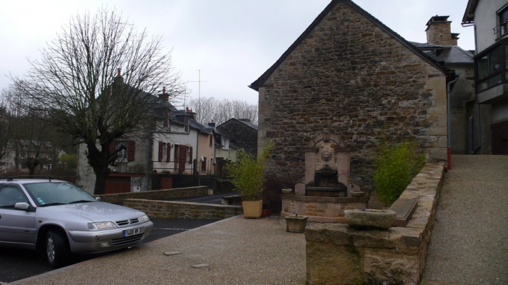 La fontaine - Coussergues