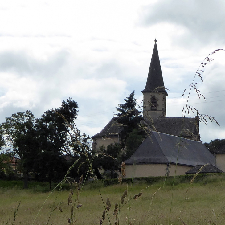 Derrière l'église d'Agnac - Flagnac