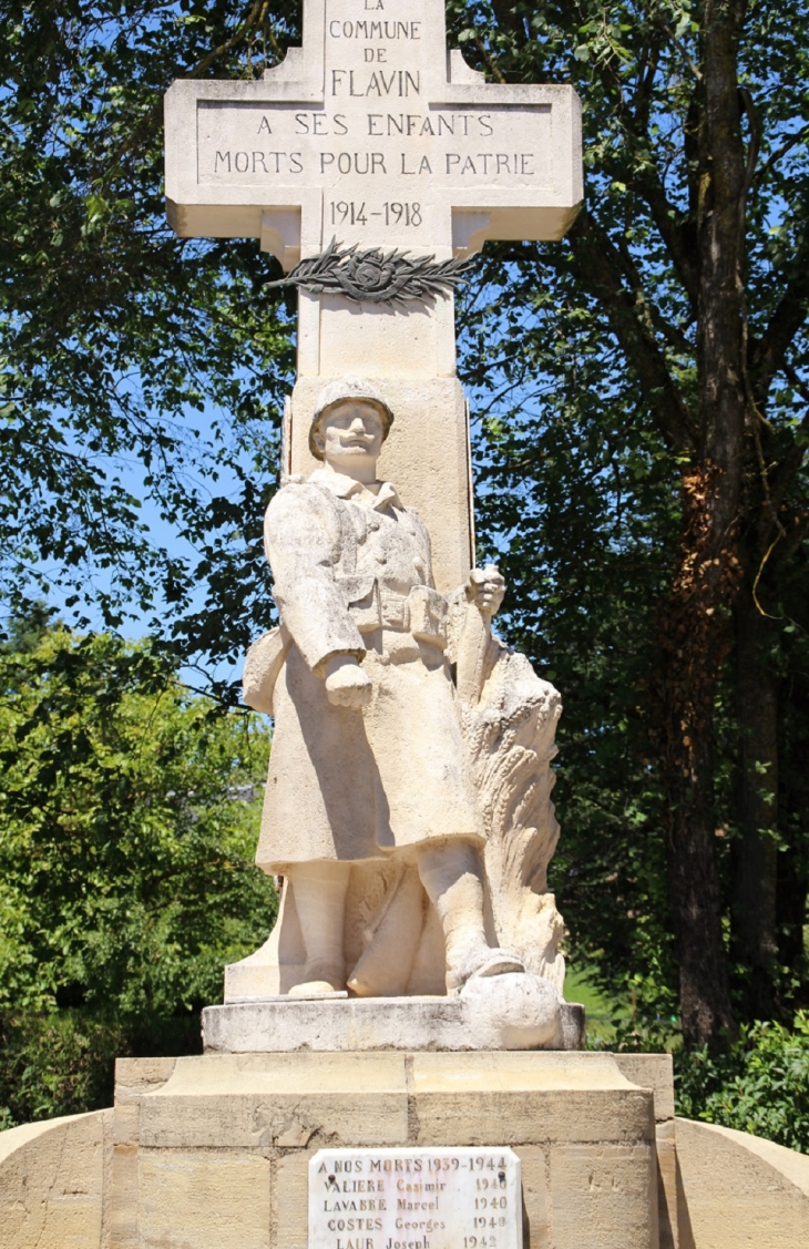 Monument-aux-Morts ( détail ) - Flavin
