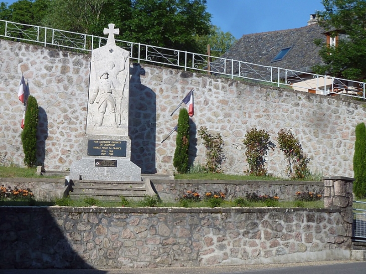 Le monument aux morts - Golinhac