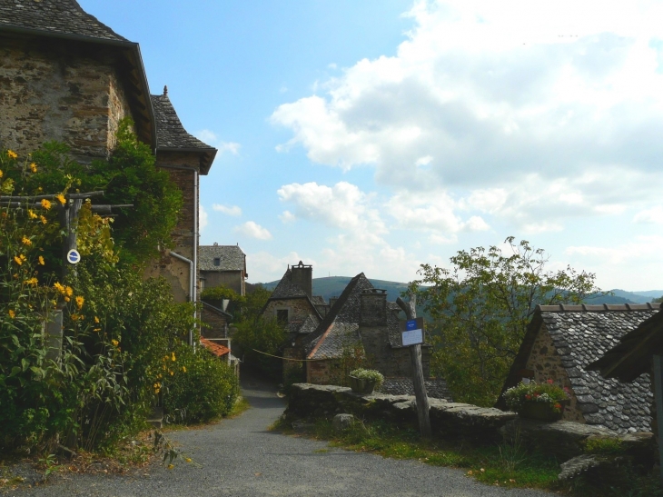 Hameau de La Vinzelle  Crédit : André Pommiès - Grand-Vabre