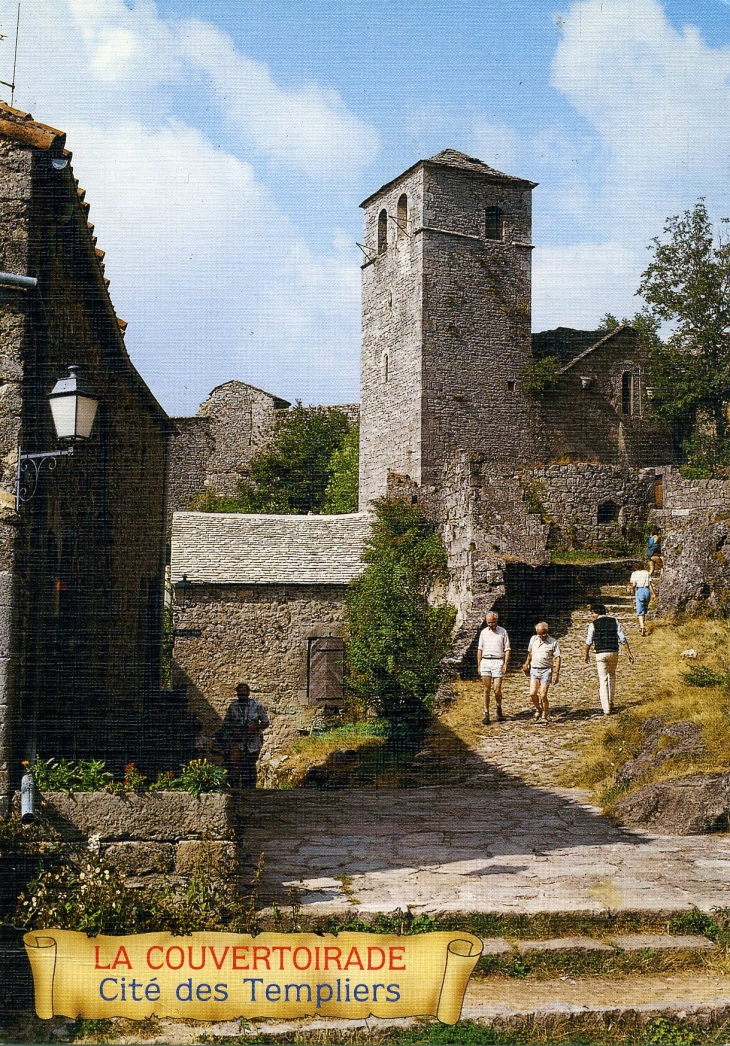 Le Quartier de l'Eglise (carte postale de 1990) - La Couvertoirade
