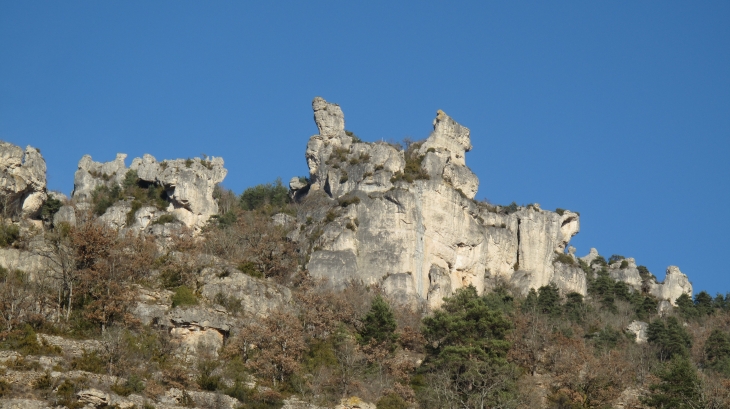 Le rocher du Roc Banut, corniches du Rajols - La Roque-Sainte-Marguerite