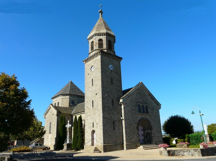 L'église  Crédit : André Pommiès - Lacroix-Barrez