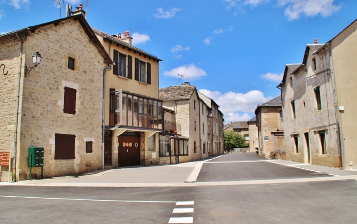 Le Village - Lapanouse