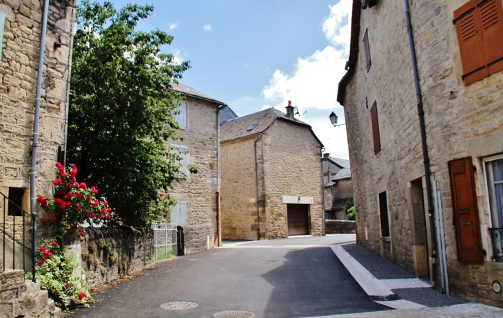 Le Village - Lapanouse