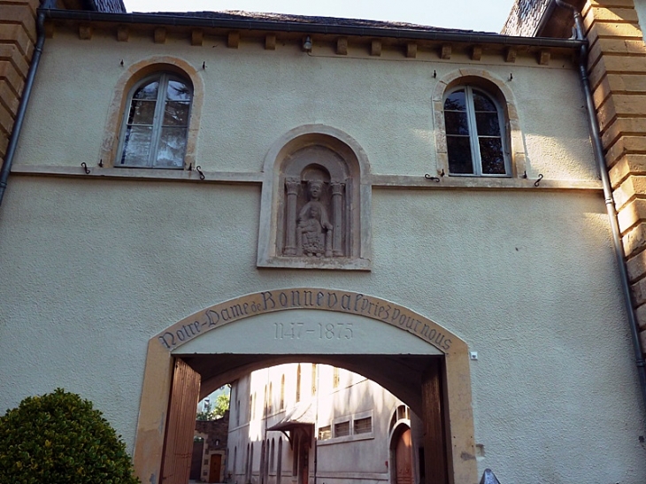 L'entrée de l'abbaye - Le Cayrol