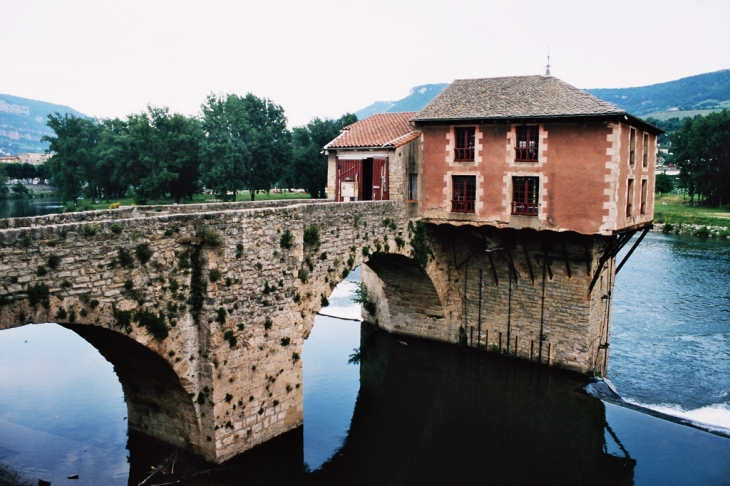 Le vieux pont et moulin-musée - Millau