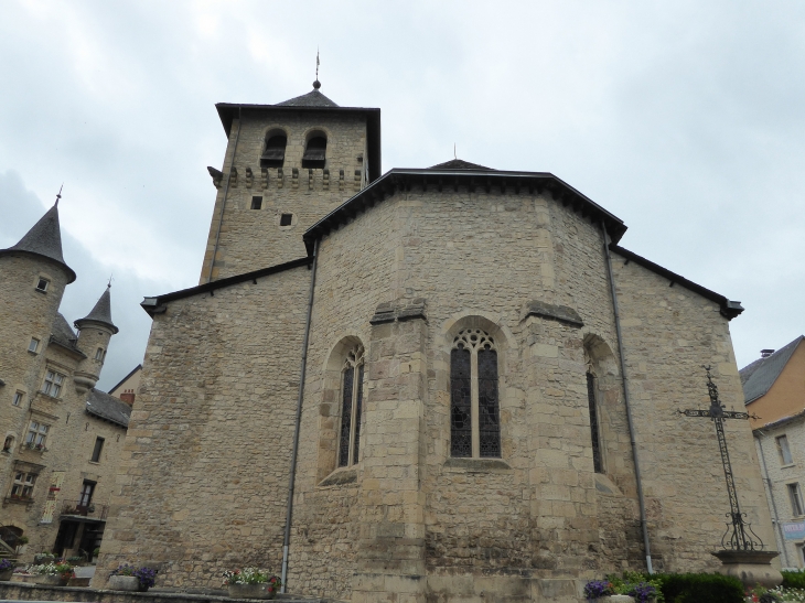 Derrière l'église - Montbazens