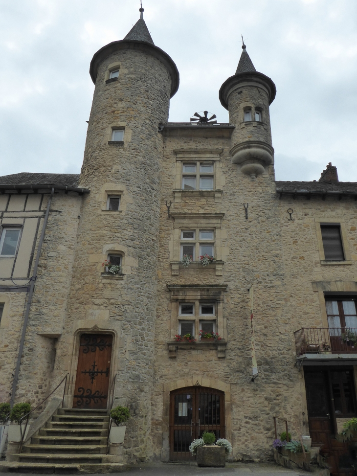 Le château mairie - Montbazens