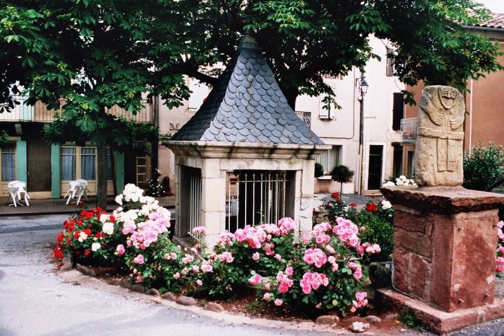 Place de la mairie - Montlaur