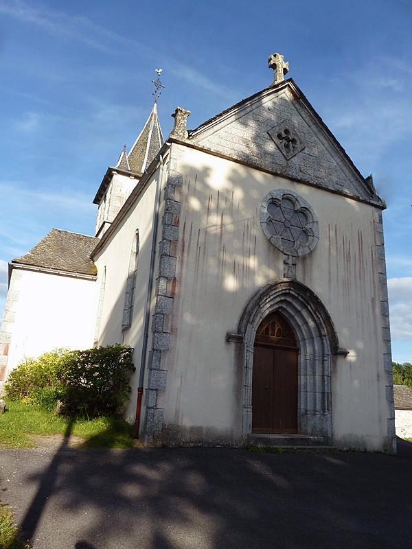 L'entrée de l'église - Montpeyroux