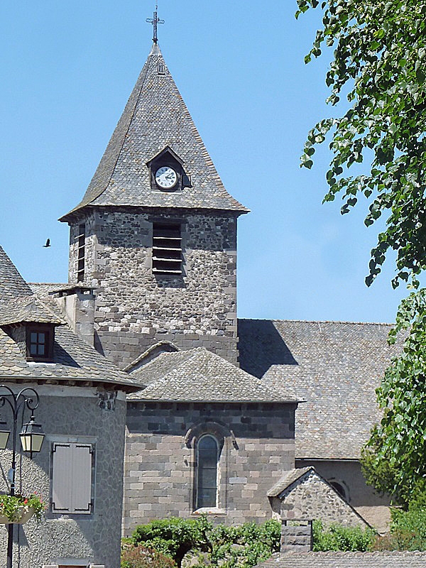L'église saint Thomas de Canterbury côté chevet - Mur-de-Barrez