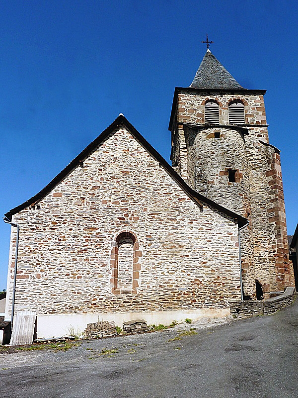 L'église Le 1er Janvier 2016 les communes Conques, Grand-Vabre, Noailhac et Saint-Cyprien-sur-Dourdou  ont fusionné  pour former la nouvelle commune Conques-en-Rouergue.