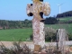 Photo précédente de Peux-et-Couffouleux croix et éolienne