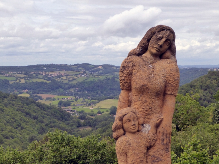 Statue et panorama - Peyrusse-le-Roc