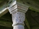 Oratoire près de l'église Saint Georges : les piliers sont ornés des armoiries de Raymond Fredaud (chanoine ouvrier de la Cathédrale de Rodez).