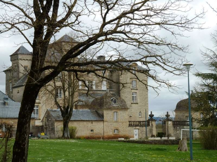 Le château de VARES - Recoules-Prévinquières