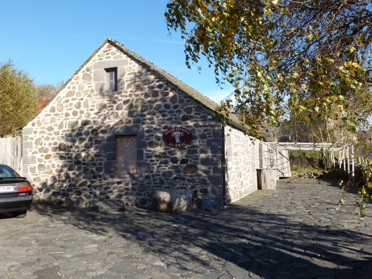 Aubrac commune de St Chély d'Aubrac, le buron. - Saint-Chély-d'Aubrac