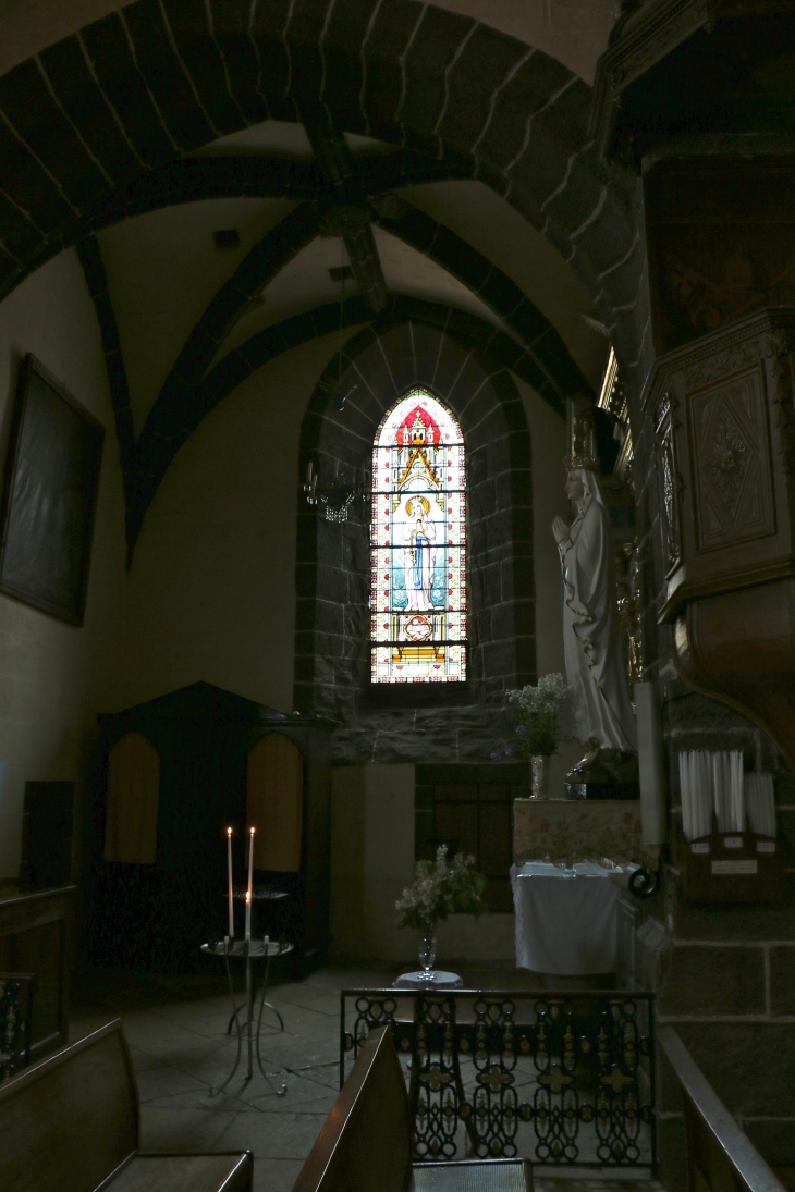 Eglise Notre Dame des Pauvres : chapelle latérale nord. - Saint-Chély-d'Aubrac
