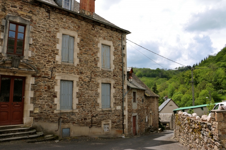 Une ruelle du village. - Saint-Chély-d'Aubrac