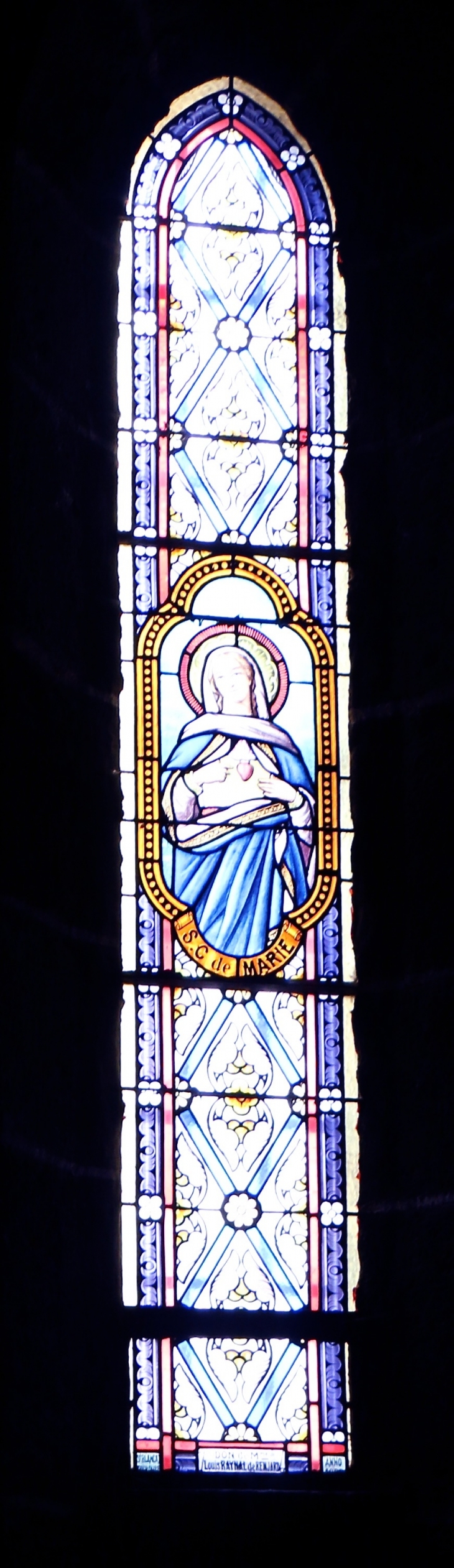 Vitrail de l'église Notre Dame des Pauvres. - Saint-Chély-d'Aubrac