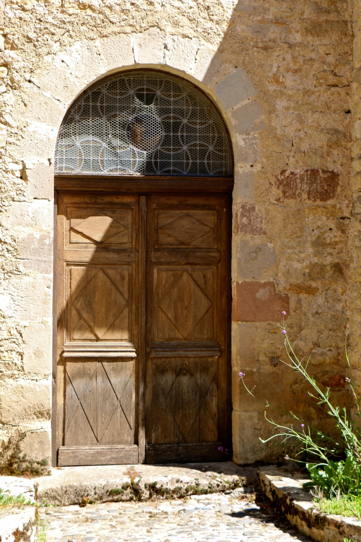 Portail cote sud de la chapelle des penitents blancs. - Saint-Côme-d'Olt