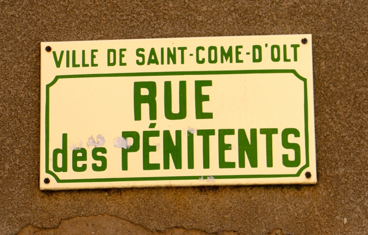 Une plaque. - Saint-Côme-d'Olt