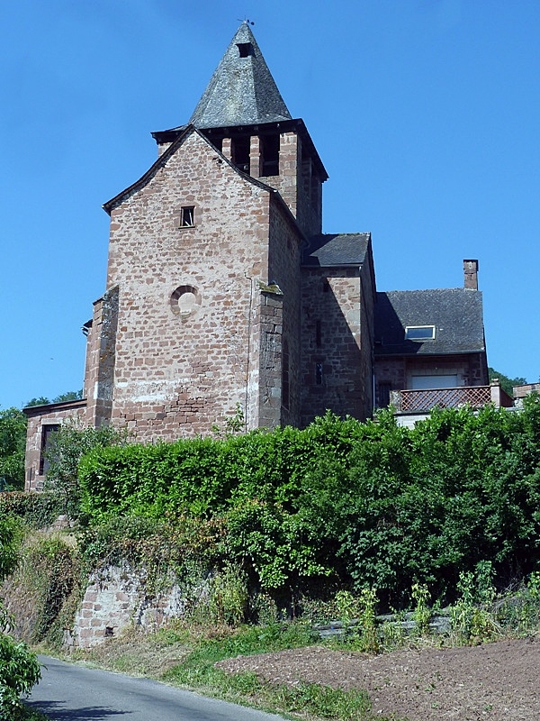 Derrière l'église - Saint-Cyprien-sur-Dourdou