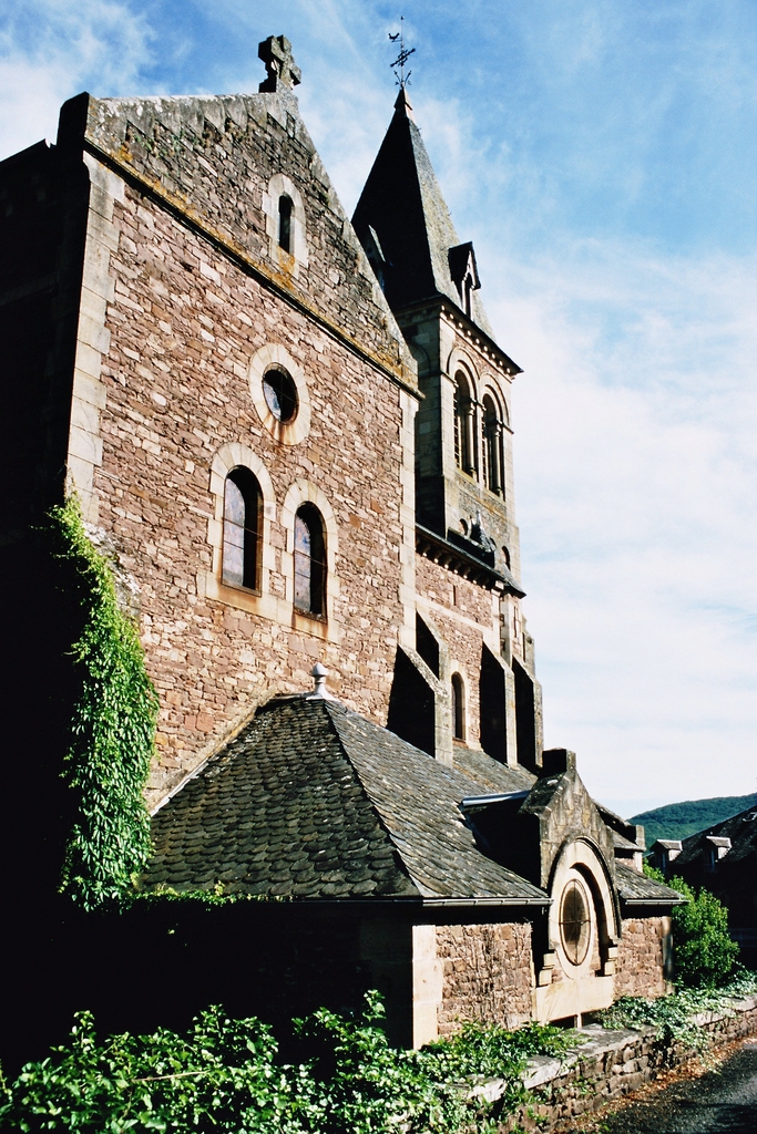 Abbaye de trois-quarts - Saint-Izaire